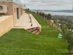 Aménagement de jardin avec arrosage automatique et gazon naturel à Saint-Tropez
