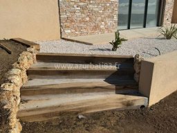 Aménagement de jardin avec arrosage automatique et gazon naturel à Saint-Tropez