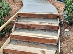  Construction d'un portillon, chemin et escalier