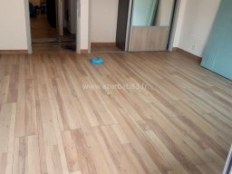 Pose de Parquet Flottant par AzurBati83 dans le Var