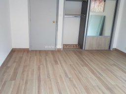 Pose de Parquet Flottant par AzurBati83 dans le Var