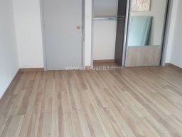 Pose de Parquet Flottant par AzurBati83 dans le Var