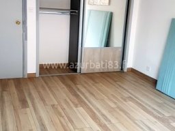 Pose de Parquet Flottant par AzurBati83 dans le Var