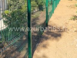 Réalisation d’une clôture en grillage rigide