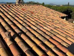 Traitement et nettoyage toiture à Fréjus